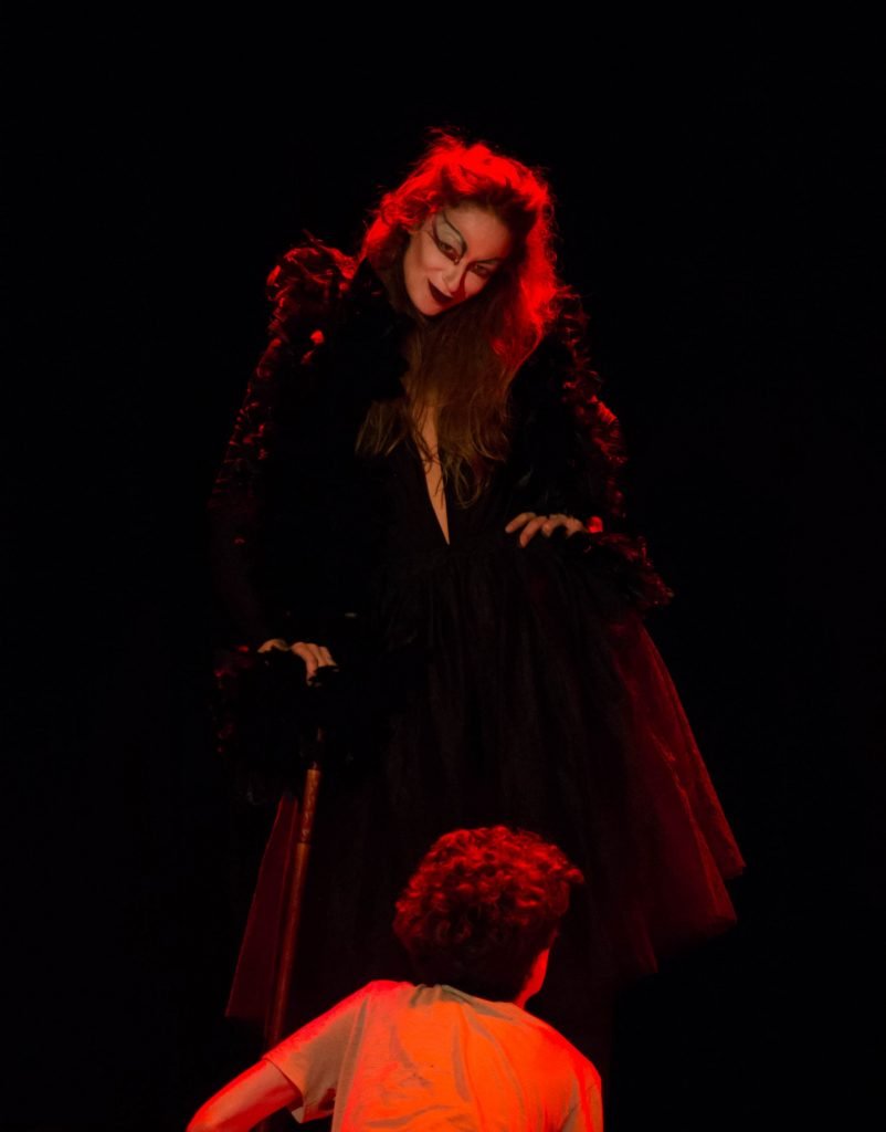 Máscara teatral Magistrada, feita para a atriz Carol Melgaço.