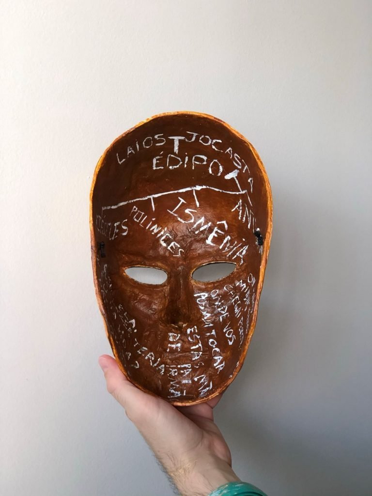 Máscara teatral de Antígona, encomendada pela atriz Dani Duarte.