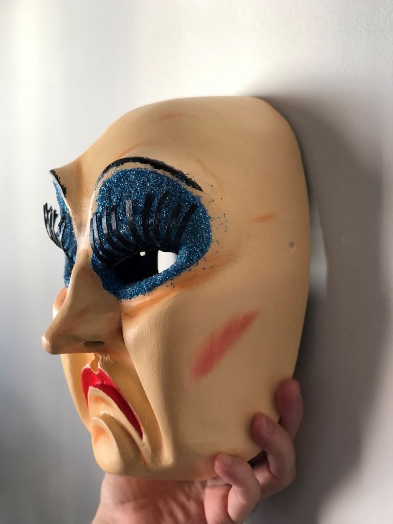 Máscara teatral A Dama, encomendada pela atriz Amanda Quintero.