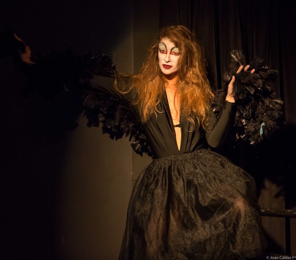 Máscara teatral Magistrada, feita para a atriz Carol Melgaço.