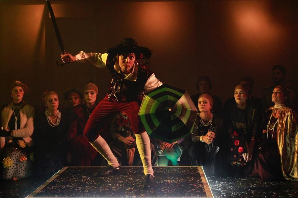 Máscara teatral feita para o ator Artur Volpi, a partir do espetáculo O Convescote.