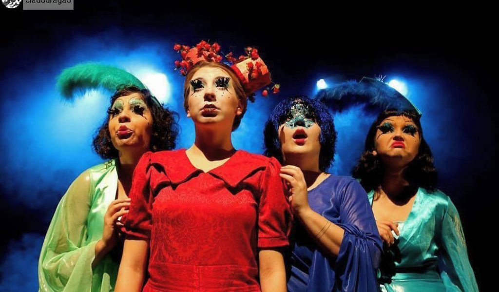 Máscara teatral A Dama, encomendada pela atriz Amanda Quintero.