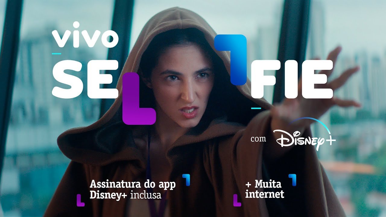 Quadro do filme publicitário da Vivo com Disney+.